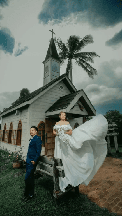Wedding moment 1